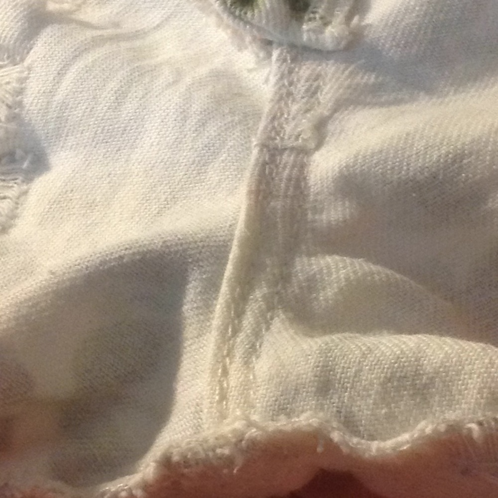 BOGO 🏷 HP 7/9🎊🎉Cut off Floral Summer Shorts! - Picture 4 of 5